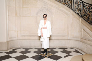 رزان جمال تتألق باللون الأبيض في أسبوع الموضة الباريسي