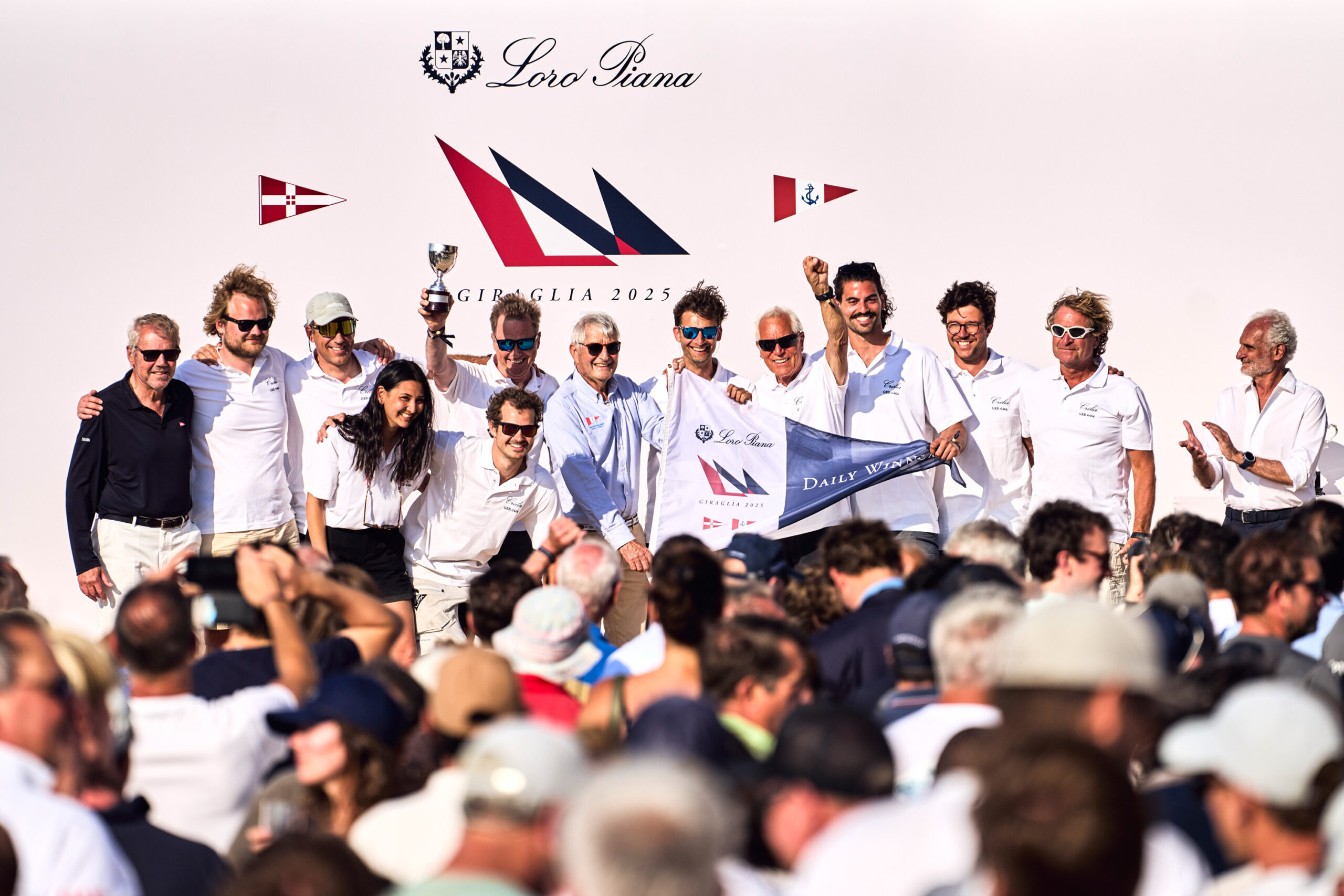 لورو بيانا تُجدّد شراكتها مع سباق Giraglia Regatta وتُكرّس شغفها بالإبحار والأناقة على شواطئ سان تروبيه