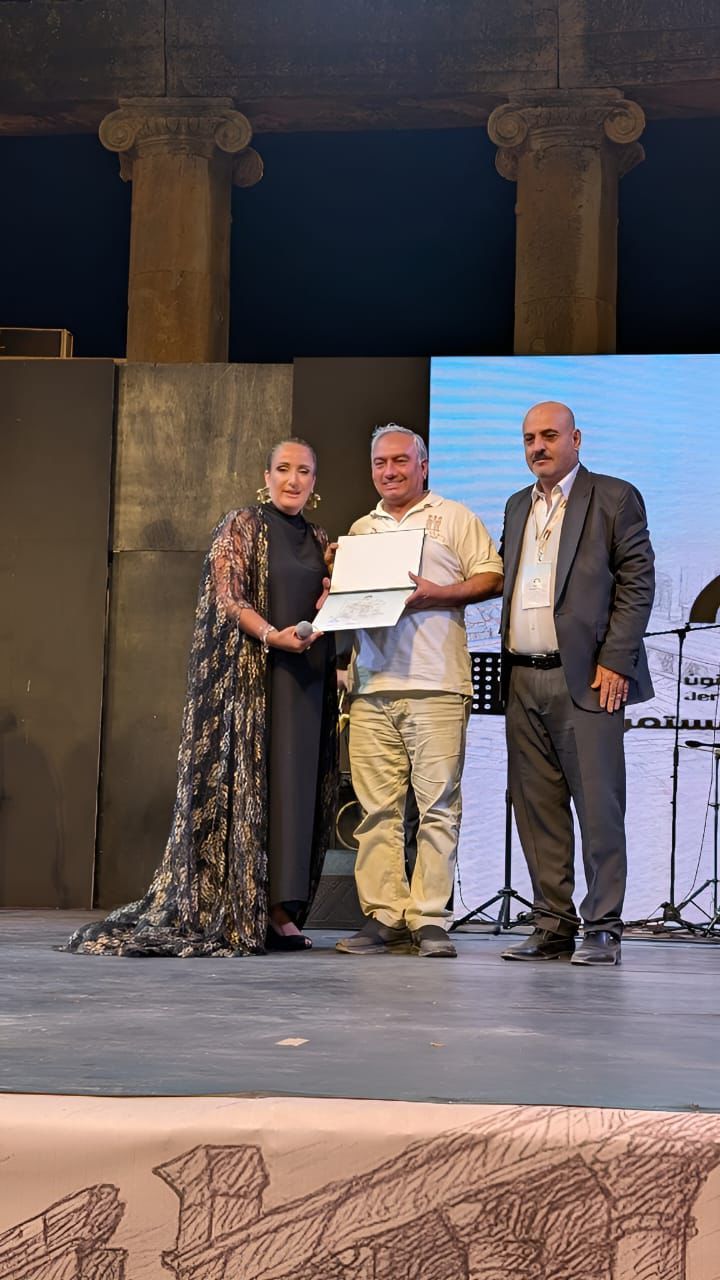 تكريم مكادي نحّاس في ختام مهرجان جرش تقديراً لعطائها الفني المميز  - مصدر الصورة: المكتب الإعلامي للفنانة مكادي نحاس