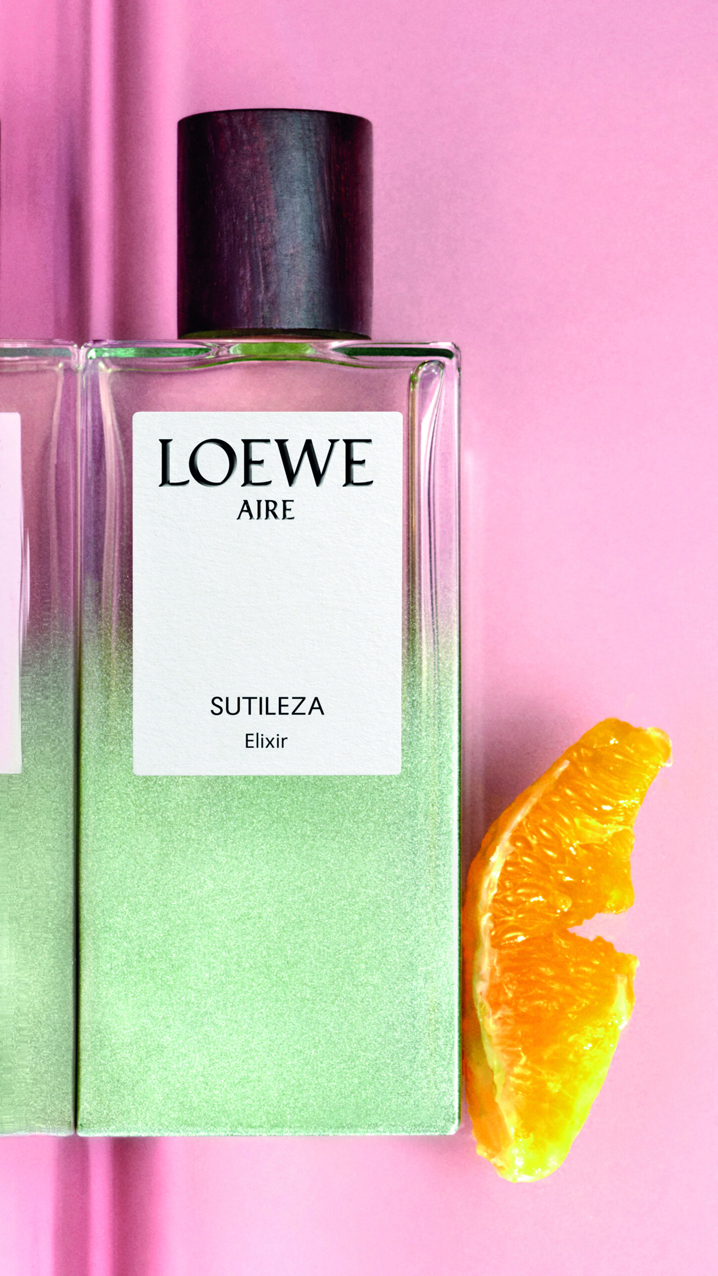 توليفة زهرية مسكية غنية تجمع بين زهر البرتقال والياسمين والماغنوليا في تجربة حسية متكاملة