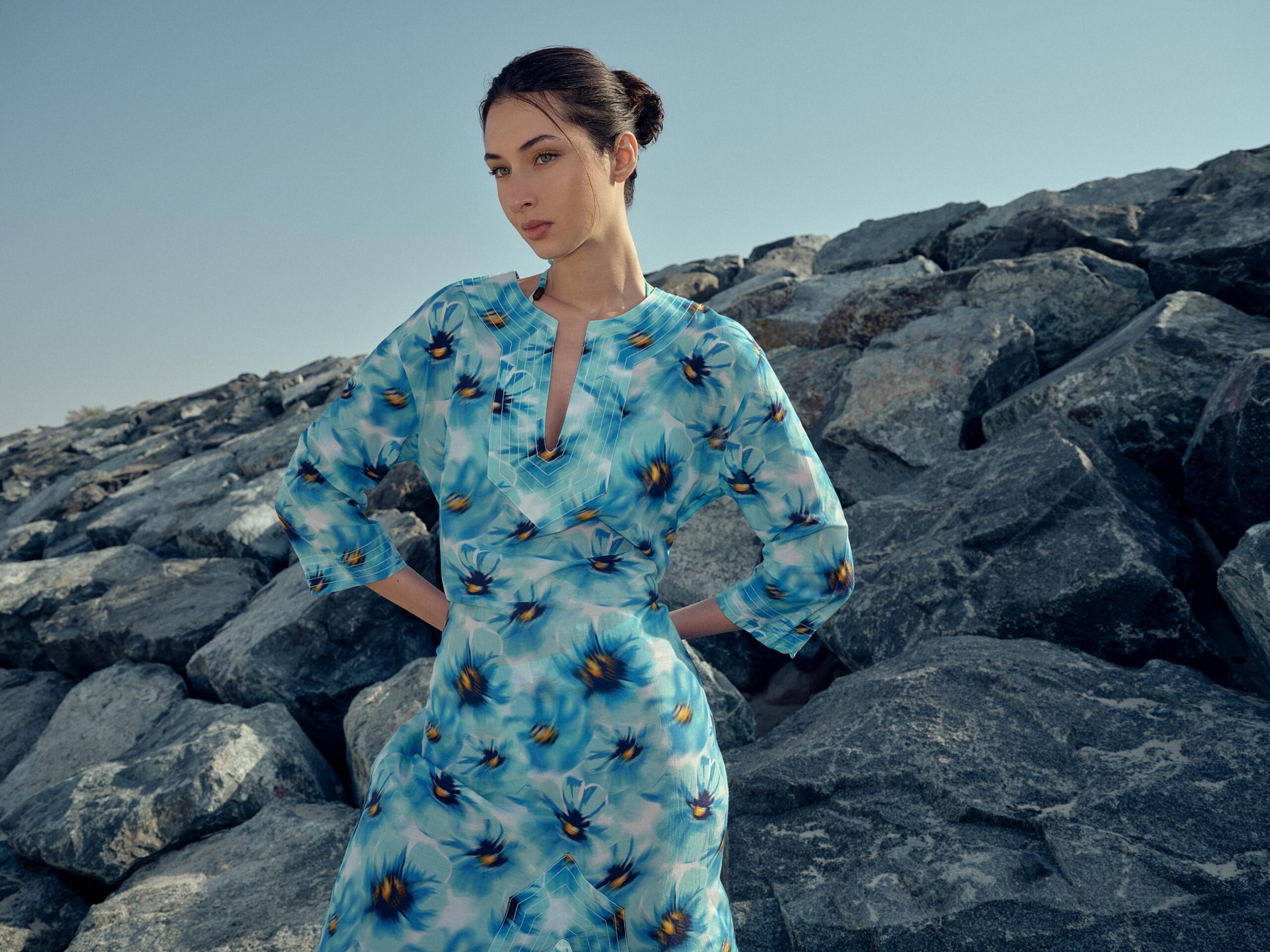 Vilebrequin تطلق حملة Cruise 2026 في أبوظبي بمشاركة مريم بو قديدة ولؤي علامة