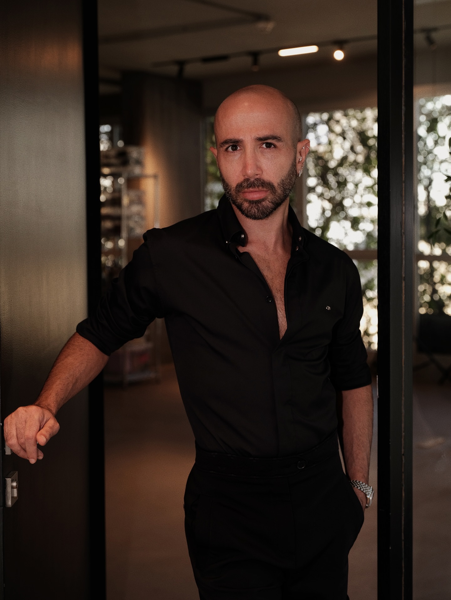 خبير التجميل سامر خزامي: الإبداع خط الحياة في الفوضى