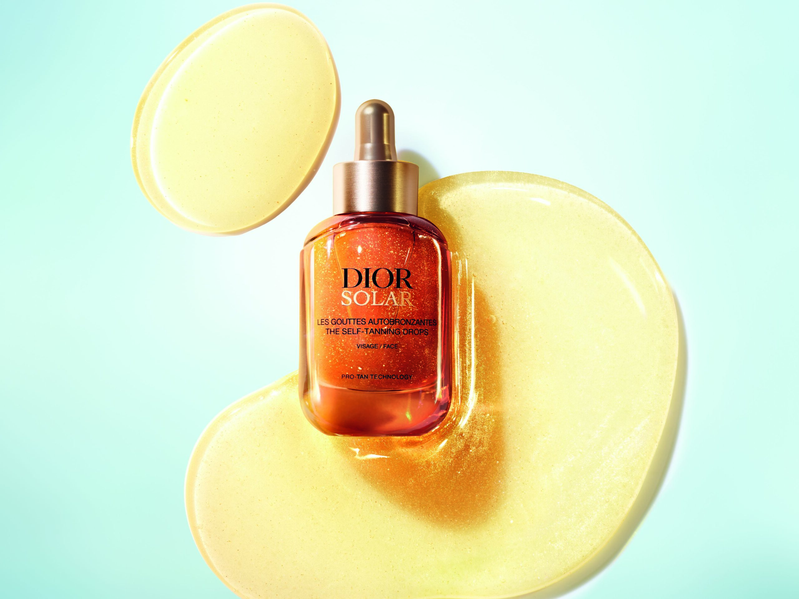 تركيبة غنية بتقنية Pro-Tan تعزز إنتاج الميلانين لإشراقة متساوية وطبيعية