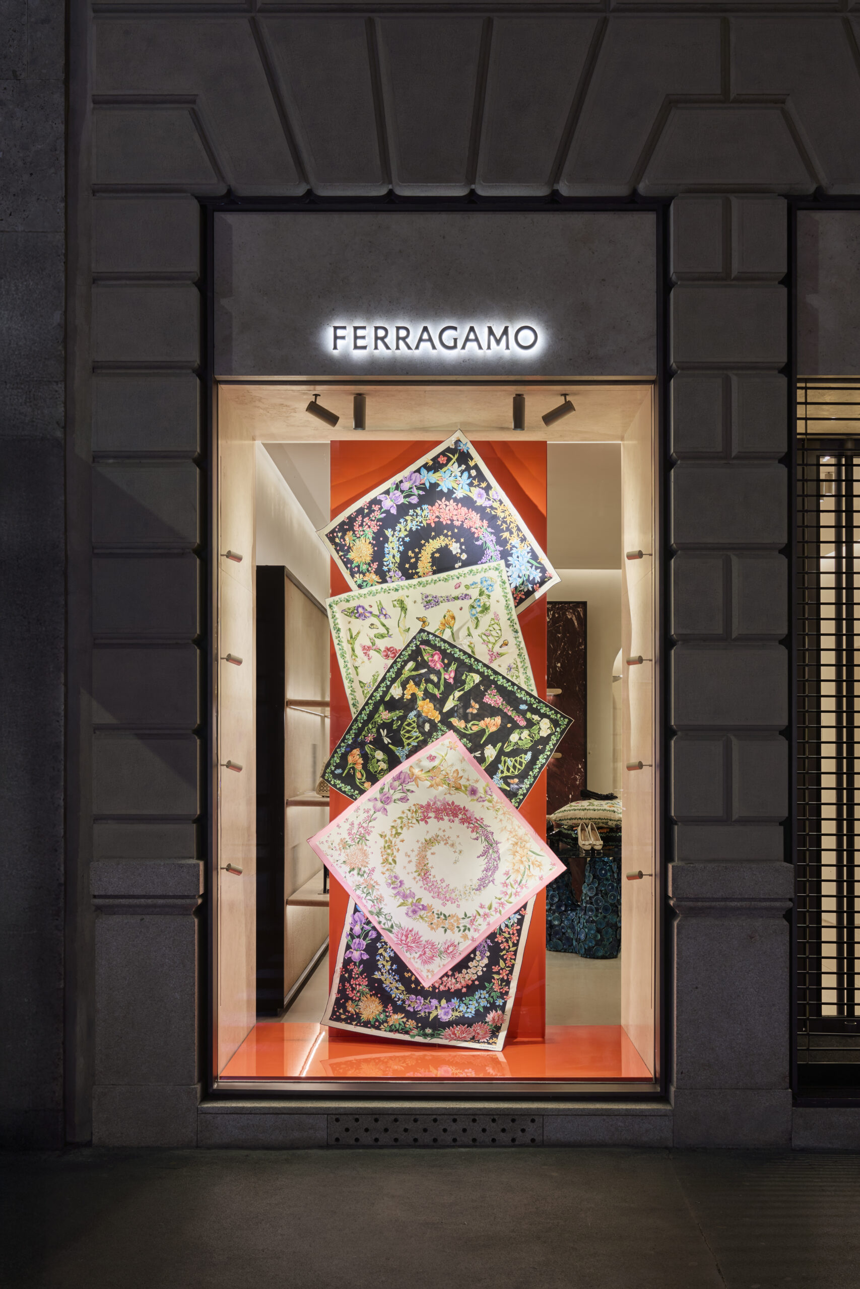 ميلانو تتحول إلى لوحة فنية… حيث يلتقي الإبداع بالفخامة 