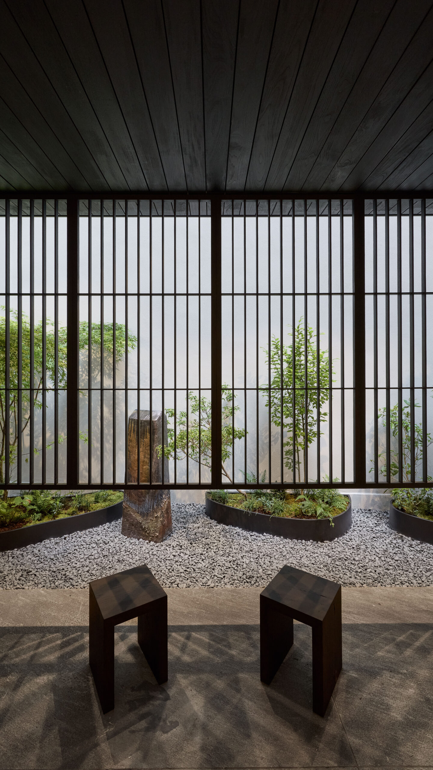 بيئة تأملية مستوحاة من اليابان: تجربة حسّية تدعو إلى التمهّل واكتشاف عمق المادة والطقوس
