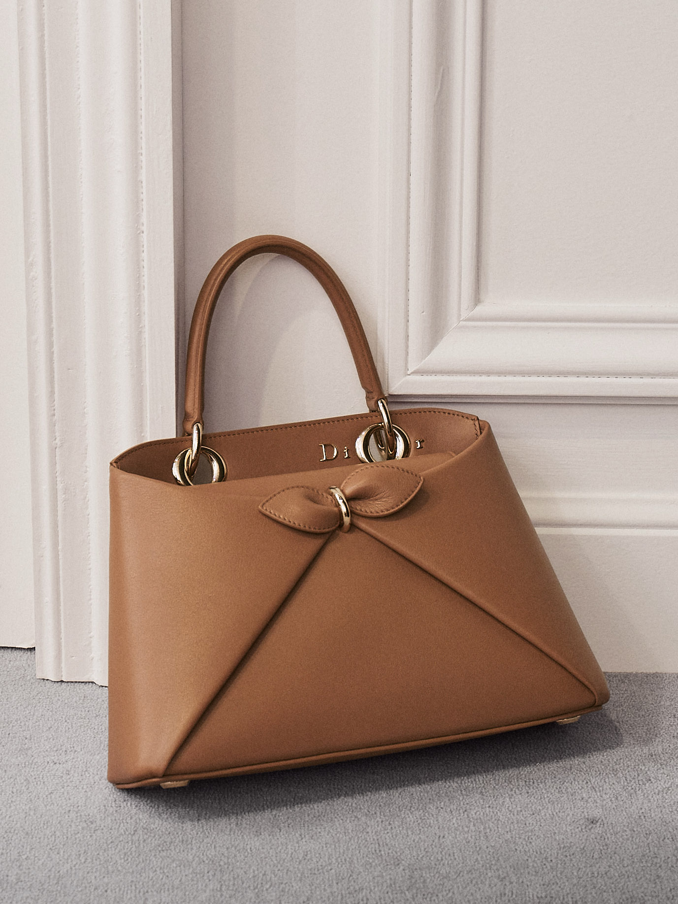 حقيبة Dior Cigale الجديدة 2026: تصميم مستوحى من فستان La Cigale الأيقوني