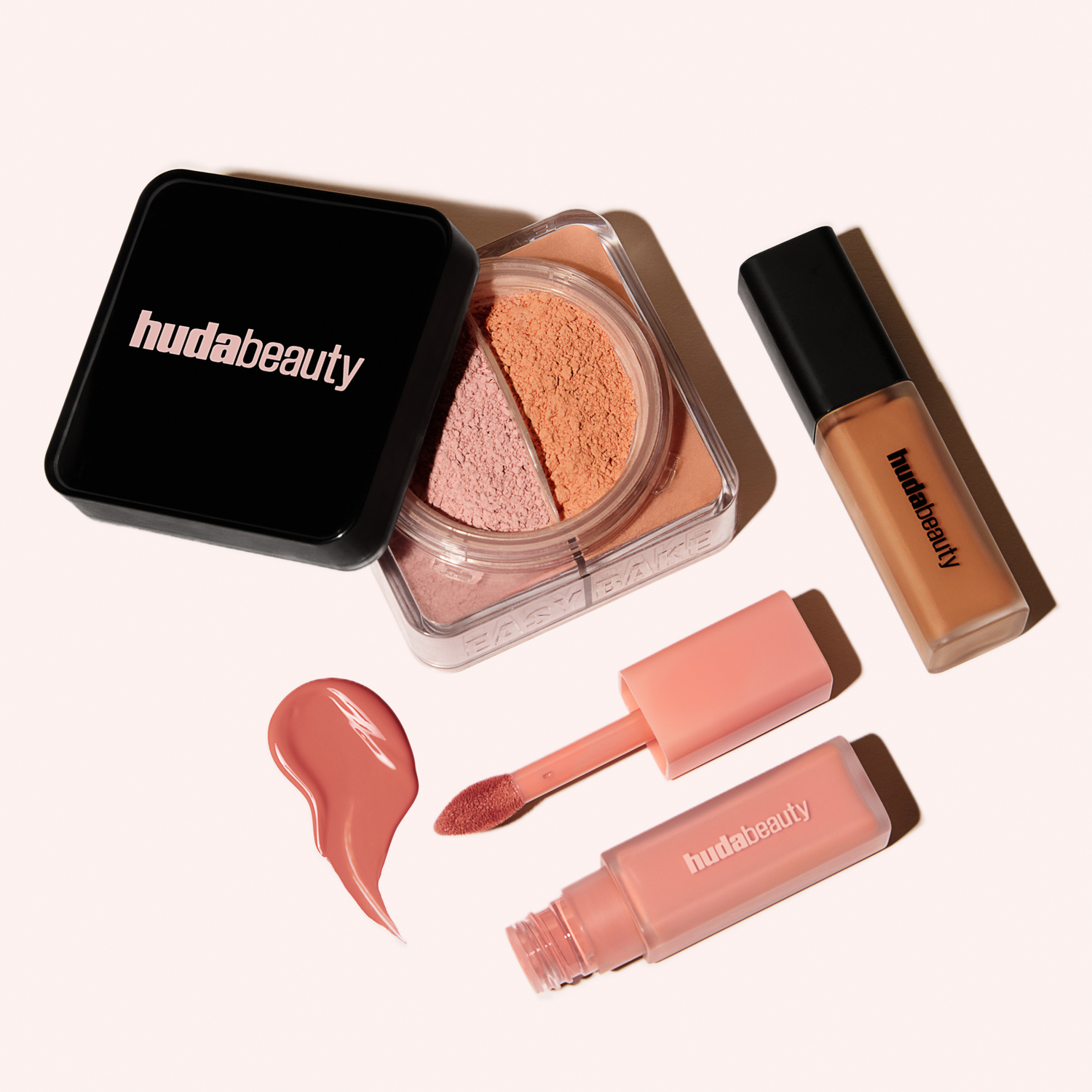 Easy Bake Duo من Huda Beauty: البودرة الأيقونية بإصدار مزدوج تناسب جميع الوان البشرة