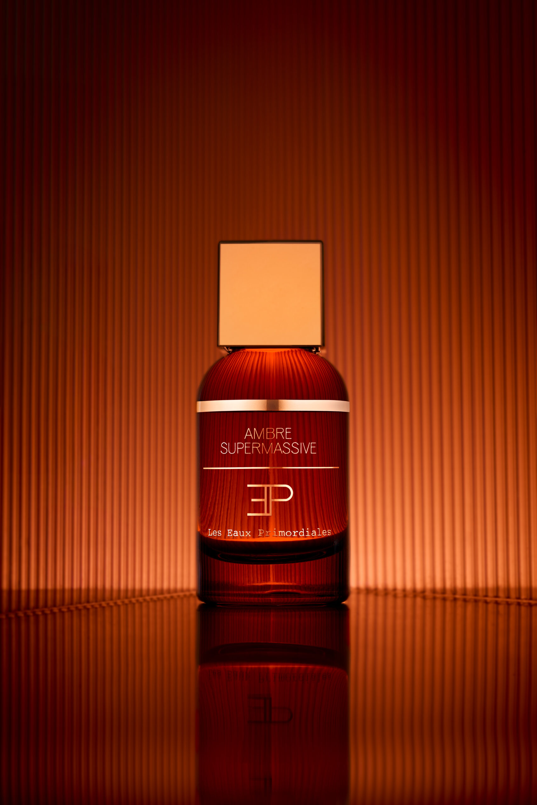 زجاجة عطر Ambre Supermassive بتصميم فاخر يجسد الحرفية الفرنسية