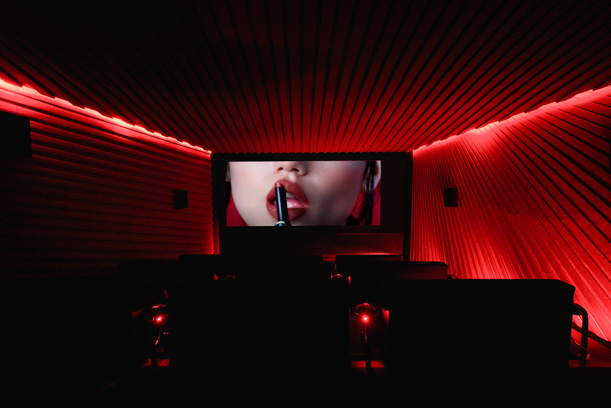 تجربة سينمائية فريدة تعرض حملة Rouge Dior On Stage في Silencio