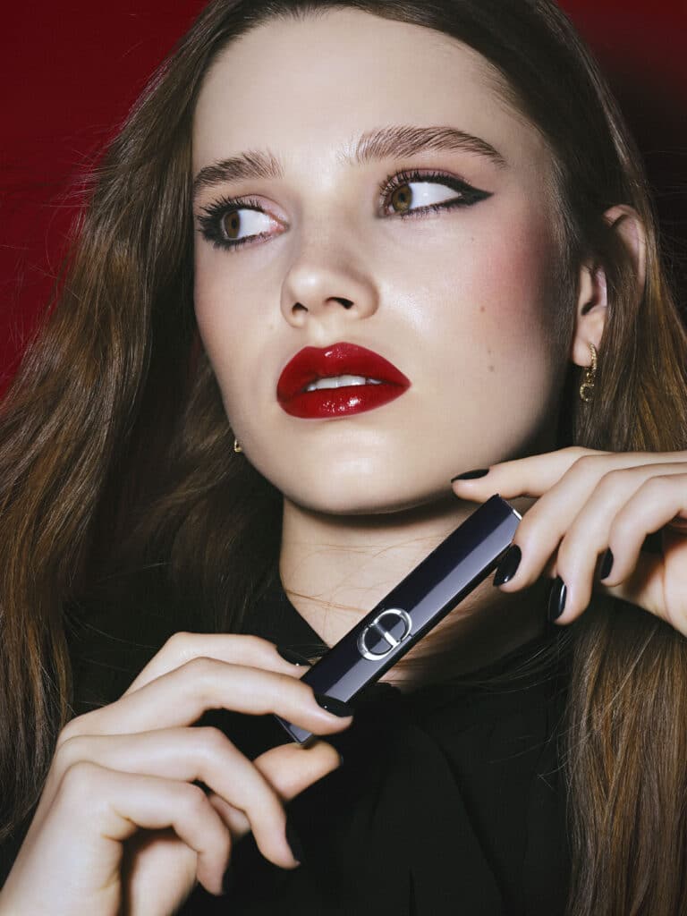 Peter Philips يكشف أسرار إطلالات Rouge Dior on Stage الجرأة تبدأ من الشفاه