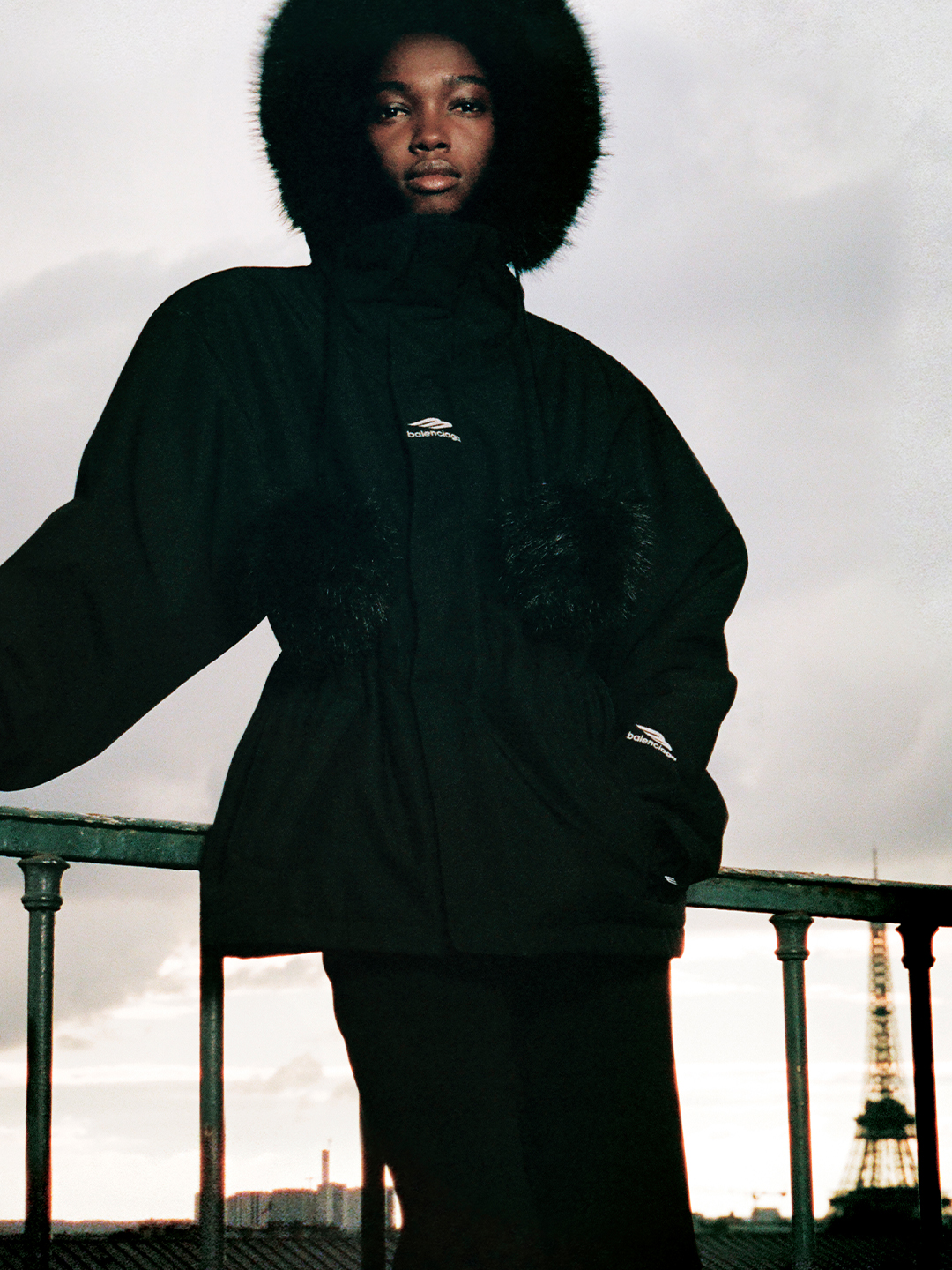 بالنسياغا تكشف عن مجموعة أزياء التزلج 2025: ابتكار يدمج الأداء العالي مع أناقة الشوارع