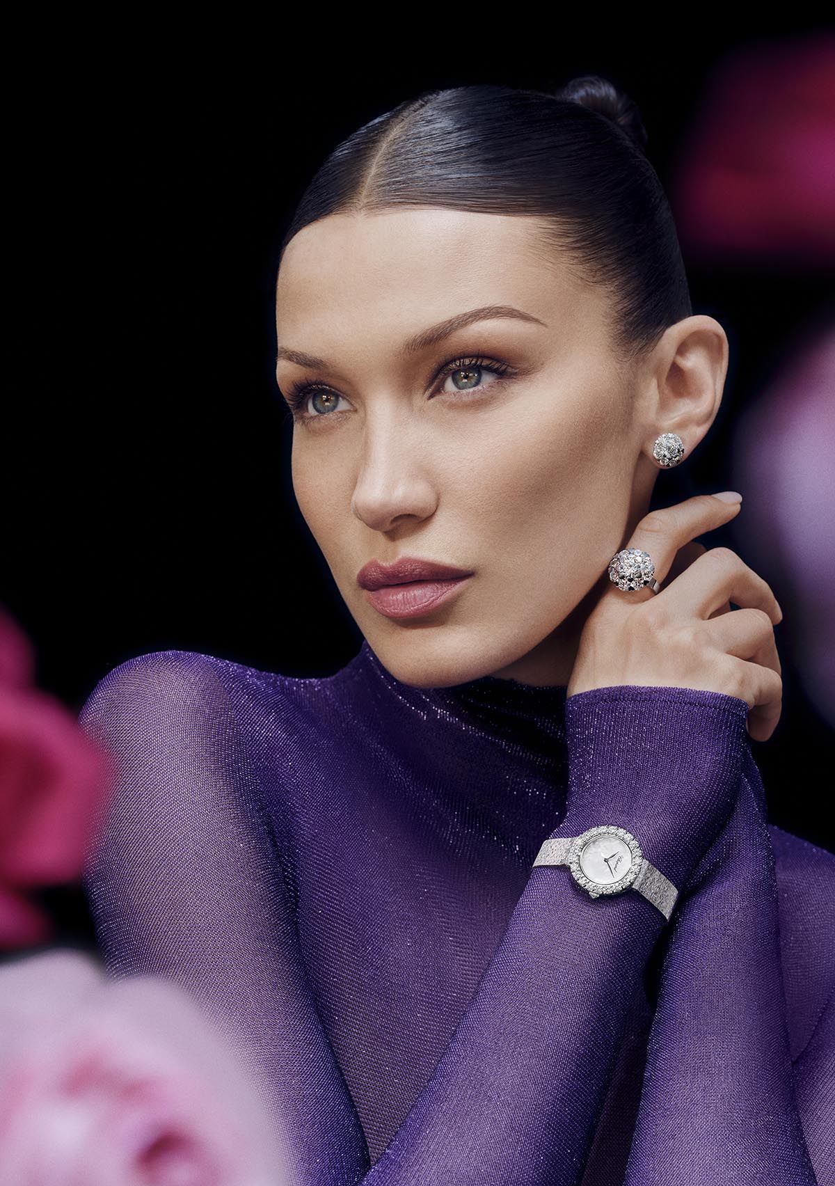 تعاون شوبارد وبيلا حديد: رحلة المجوهرات والساعات في معرض L’Heure du Diamant المتنقّل
