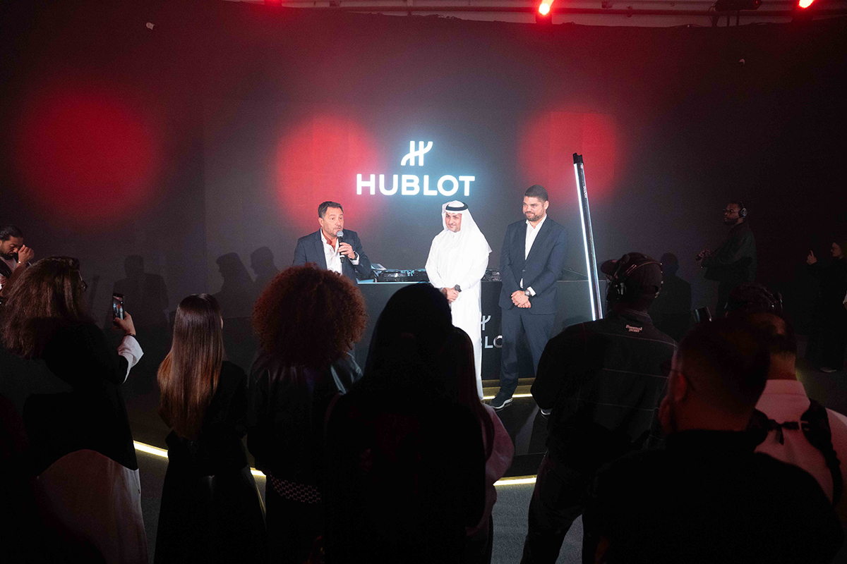 جوليان تورنار ومحمد صديق عطار خلال الاحتفال الذي يجسد الشراكة الطويلة بين هوبلو وعطار المتحدة