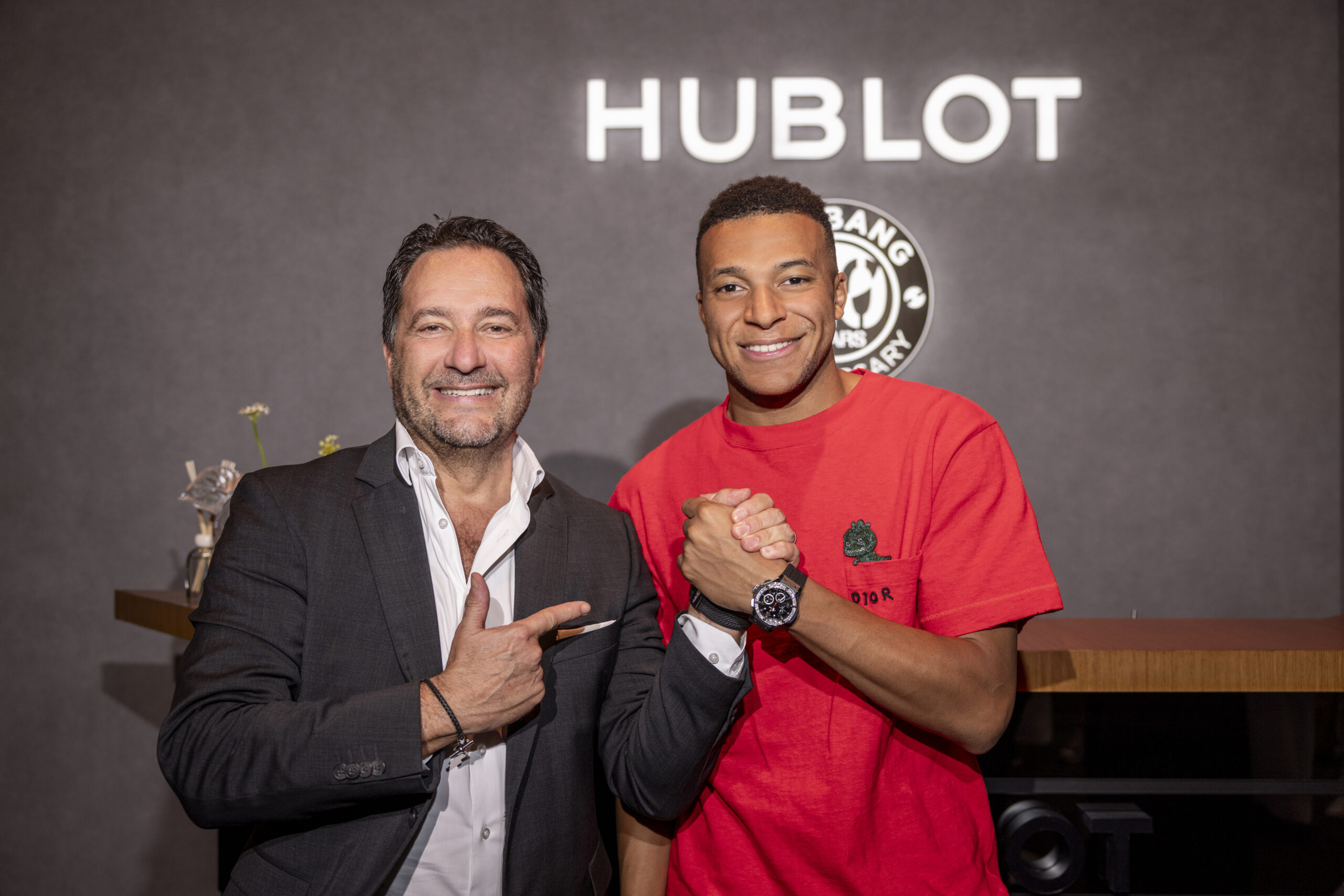 كيليان مبابي يشعل جناح هوبلو في أسبوع دبي للساعات… حضور يختصر القوة والجاذبية