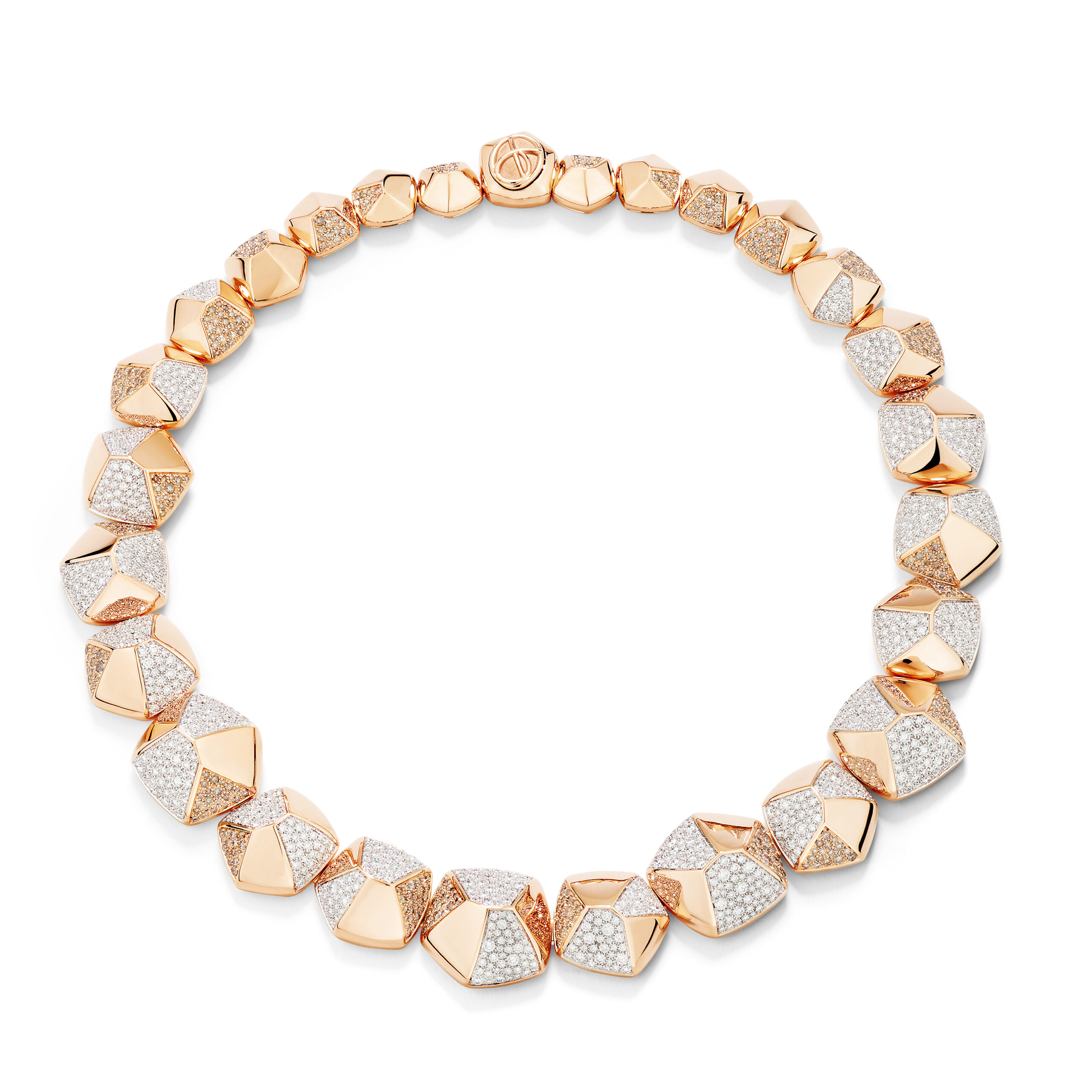 بوميلاتو تحتفي بالحرفة الإيطالية من خلال الذهب الوردي الفاخر