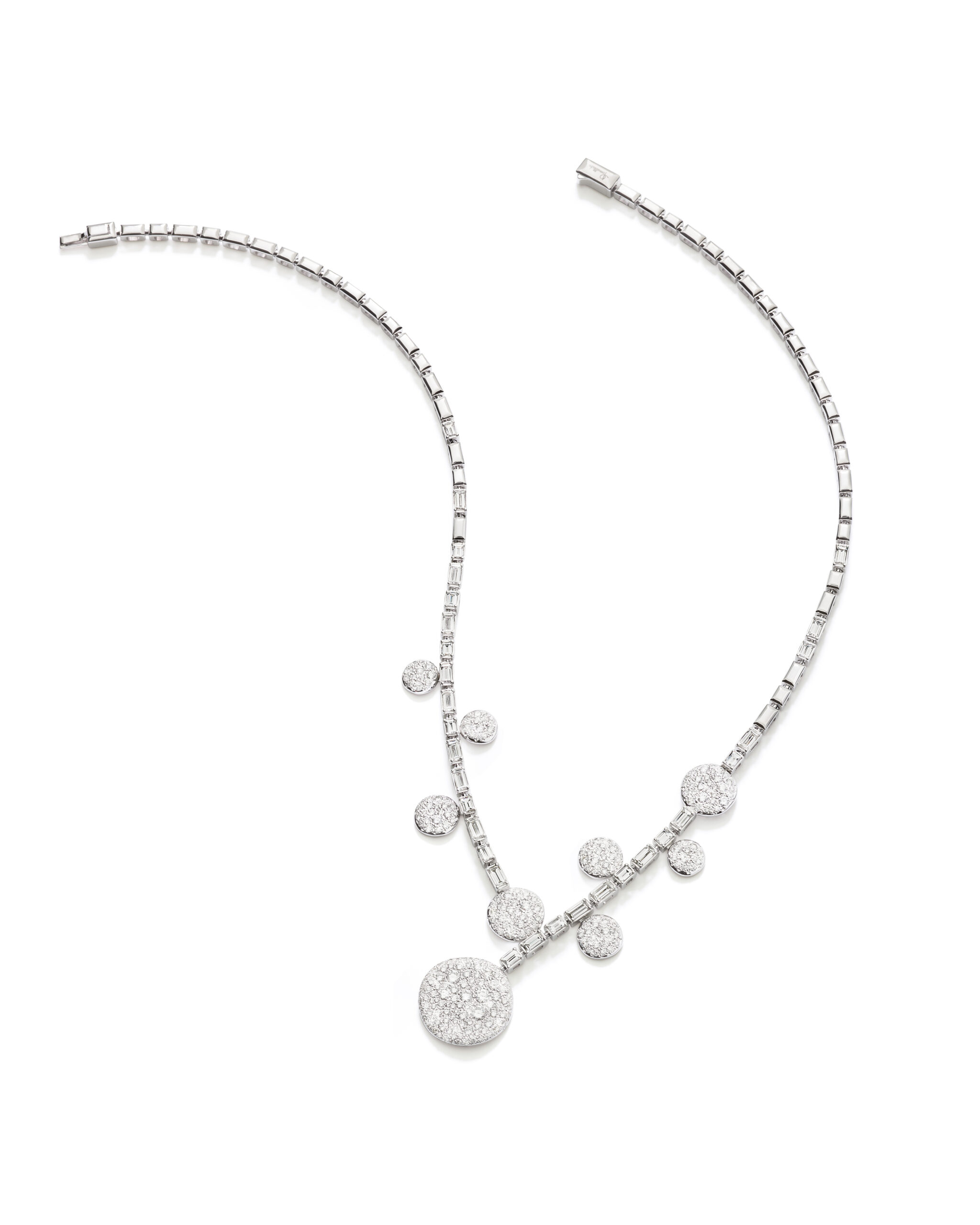 تصميم قلادة سابيا يجمع بين الأناقة الكلاسيكية والابتكار المعاصر