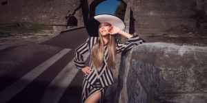 أصلي أنفر تخطف الأنظار في المال القديم: رحلة فنية أوصلتها إلى العالمية