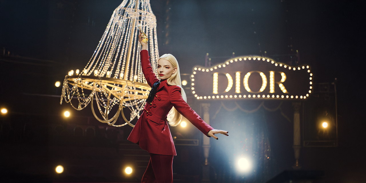 أضواء السيرك وبريق الجمال: رحلة ديور في موسم الأعياد 2025-2026