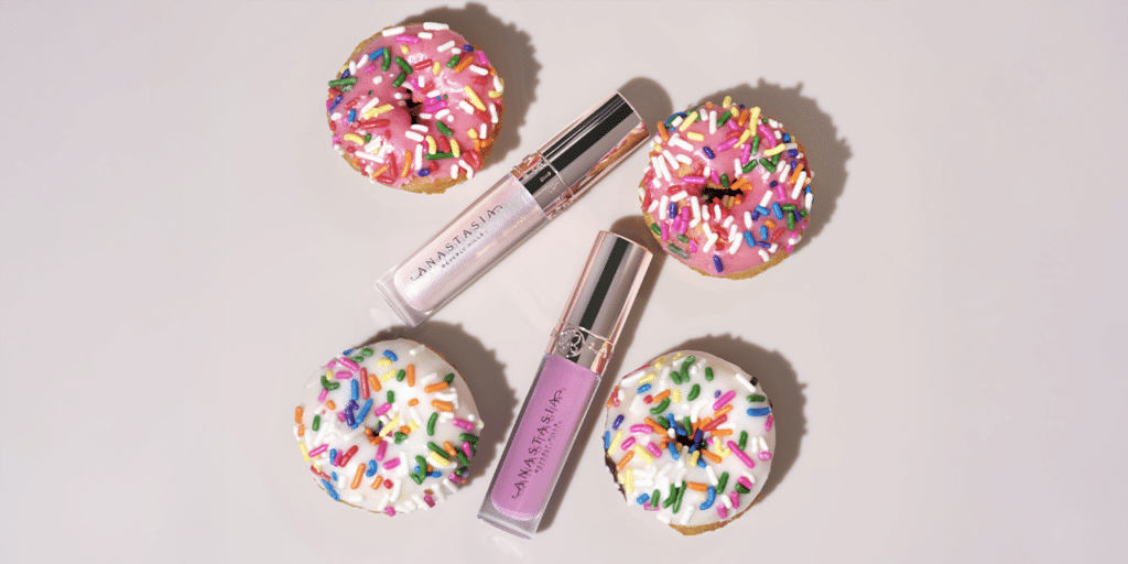 أنستازيا بيفرلي هيلز تحتفي بموسم الأعياد: مجموعة ساحرة من الجمال المصغّر والألوان الفاخرة