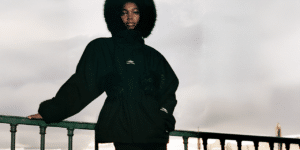 بالنسياغا تعيد تعريف أزياء التزلج: أداء تقني متفوّق وأناقة لا تُحدّ بزمان أو مكان