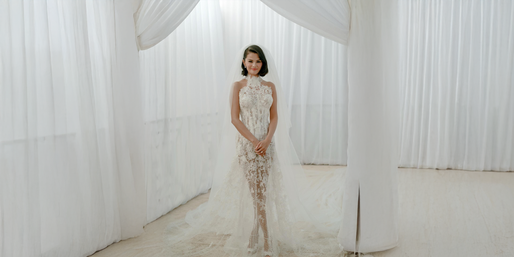 زفاف الأحلام: سيلينا غوميز تتألق بثلاثة فساتين وبيني بلانكو يختار مجوهرات فاخرة