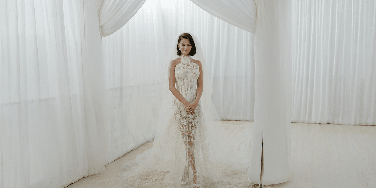 زفاف الأحلام: سيلينا غوميز تتألق بثلاثة فساتين وبيني بلانكو يختار مجوهرات فاخرة