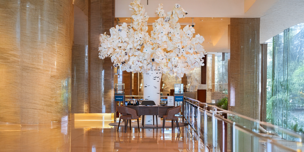 شجرة الكتابة من مون بلان: احتفاء بالكلمة والإبداع خلال أسبوع دبي للتصميم