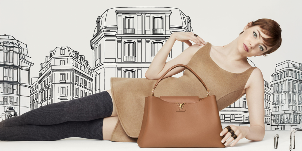 لويس فويتون: حيث يلتقي الحلم بالواقع في قلب باريس مع النجمتين إيما ستون وهويون