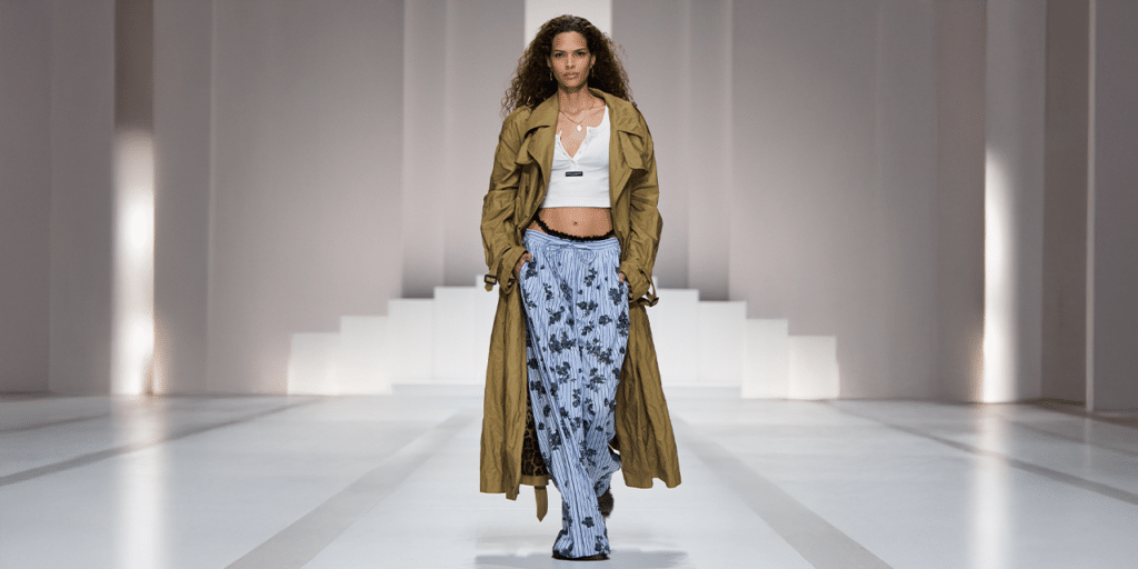 مجموعة دولتشي آند غابانا لربيع وصيف 2026: أسلوب متفلت من القيود