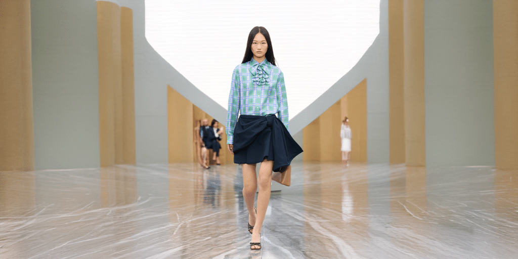 مجموعة ديور لربيع وصيف 2026: جوناثان أندرسون يعيد ابتكار إرث الدار