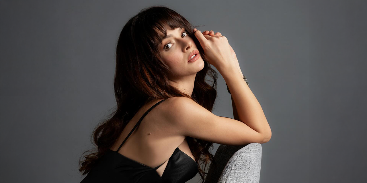 من الطبيب المعجزة إلى المدينة البعيدة سينام أونسال: رحلة نجمة في ذروة الإبداع