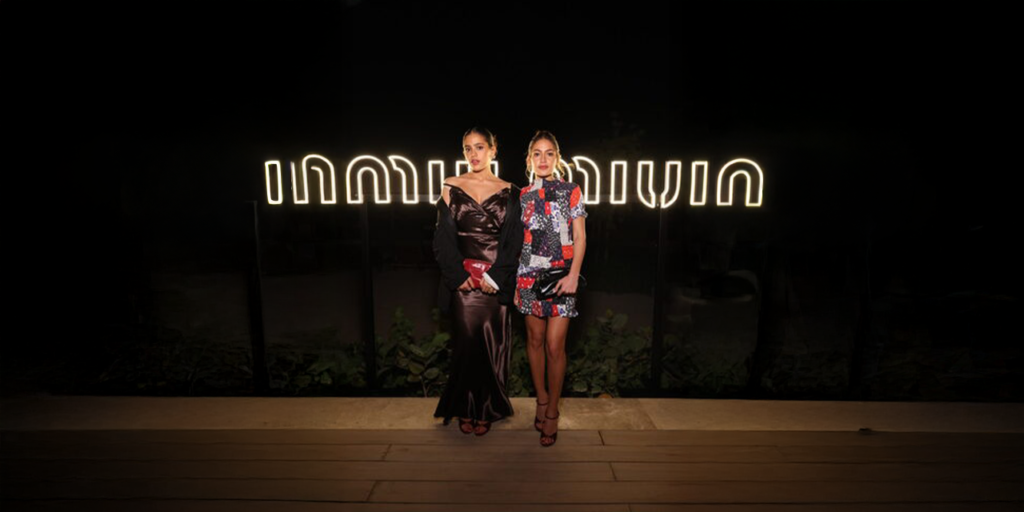 ميو ميو تحتفل بدبي بتعاون حصري مع جنى وكنزي دياب