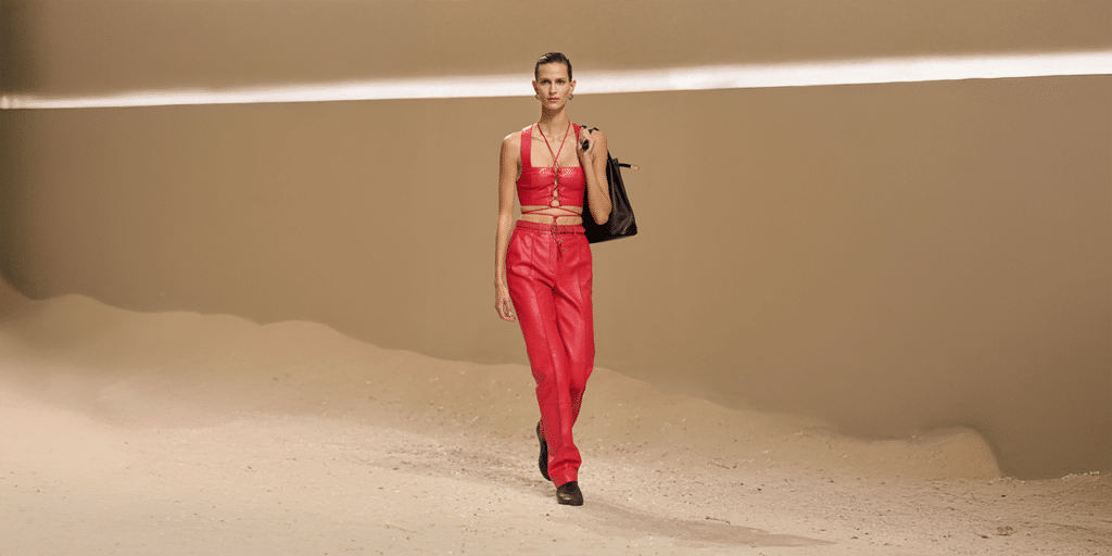 هيرميس تكشف عن فصل جديد من الأناقة الحرّة خلال أسبوع باريس للموضة
