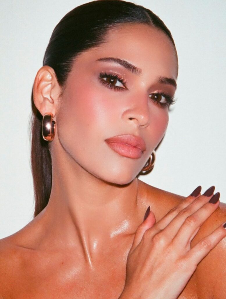 باتريك تا تضع أساسيات الجمال بين يديك لإطلالة متكاملة