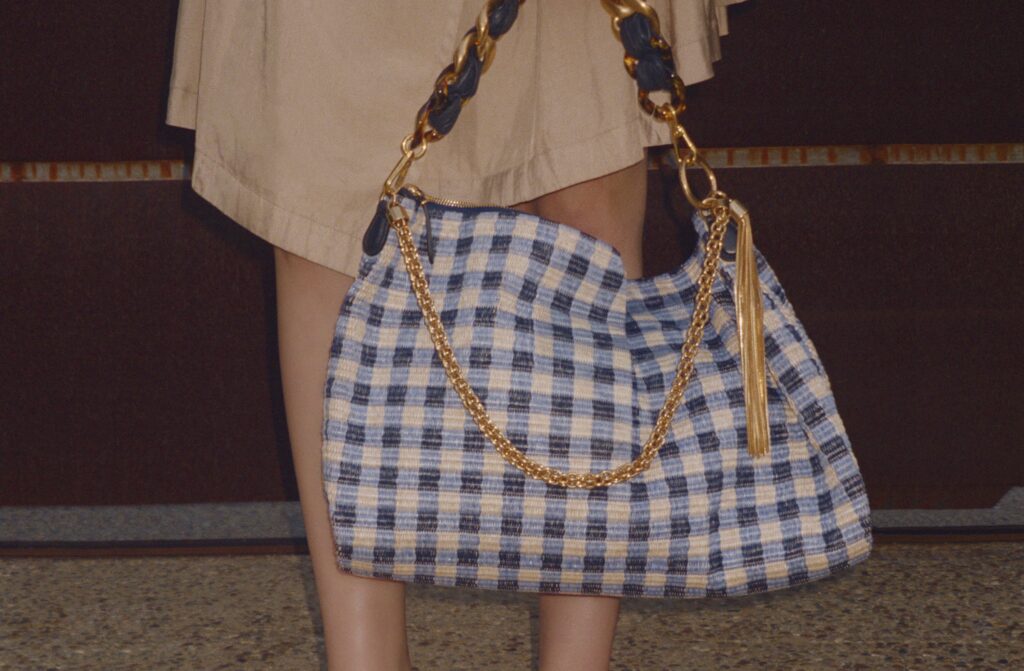 جيمي تشو تستحضر سحر الصيف بين الريفييرا الفرنسية وماليبو في حملة 2026