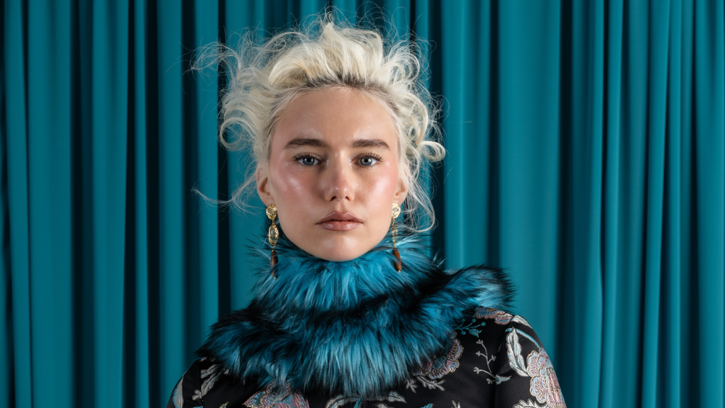 بين الواقعية والفخامة: ملامح الموضة الأميركية للموسم المقبل