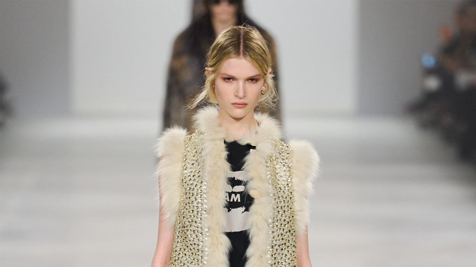 خريف 2027-2026: سيمفونية الفخامة الإيطالية والأنوثة القوية