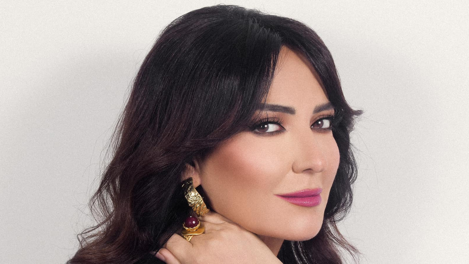 أمل عرفة: حضور استثنائي يعبر الأجيال ويواكب التغيير