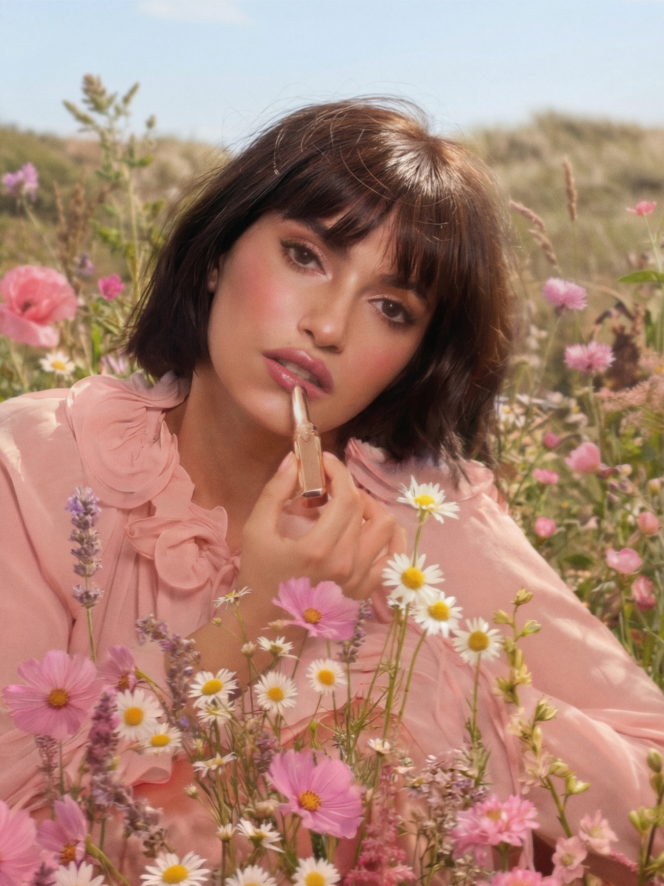 شارلوت تلبوري بيوتي تختار يُسر الخالدي وجهًا لحملة Pillow Talk in Bloom في الشرق الأوسط