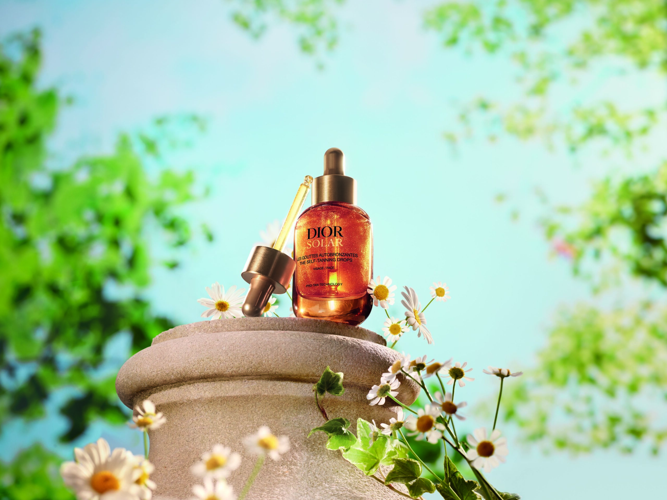 ديور تكشف عن قطرات التسمير Dior Solar لتوهج صيفي مستدام