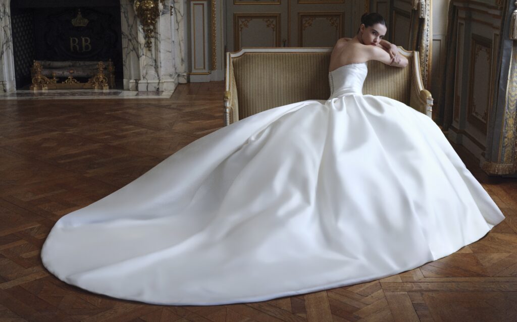 مجموعة فساتين الزفاف لربيع وصيف 2027 من إيلي صعب: لوحات حيّة وخالدة