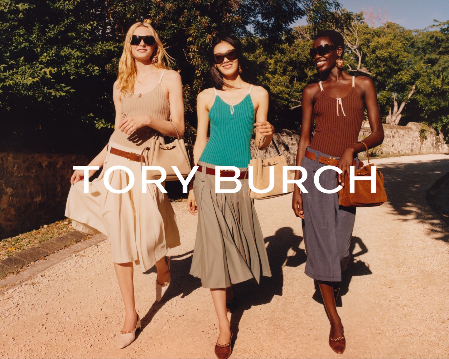 Tory Burch لربيع وصيف 2026: حوار بين ذكريات الماضي وروح الحاضر