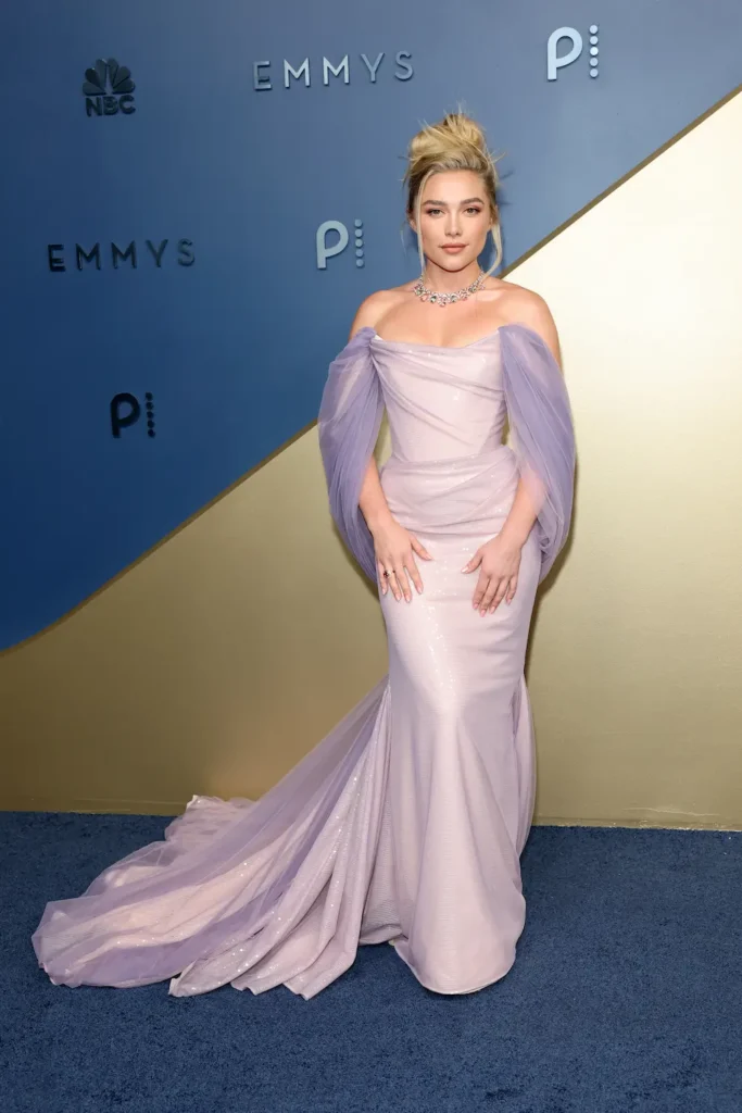 Florence Pugh بعقد Bvlgari المرصّع بالألماس والتورمالين