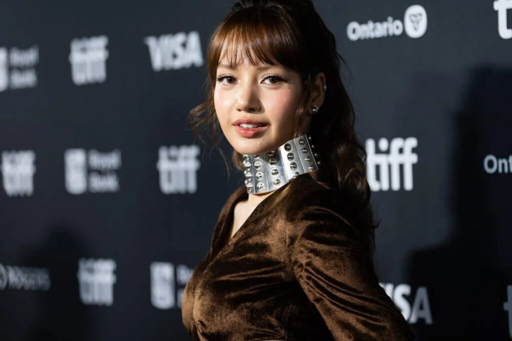 Always Lalisa في تورونتو: ليزا تكتب الفصل الأكثر استقلالاً من حكاية نجوميتها