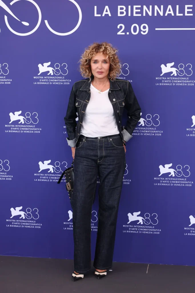 Valeria Golino تتألق بالدنيم من FENDI في الـPhotocall