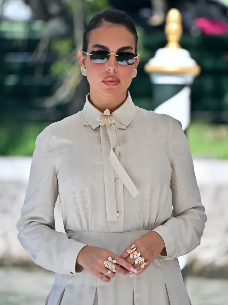 Georgina Rodríguez بمجوهرات Pasquale Bruni.. بريق متكامل ينساب عبر إطلالتها