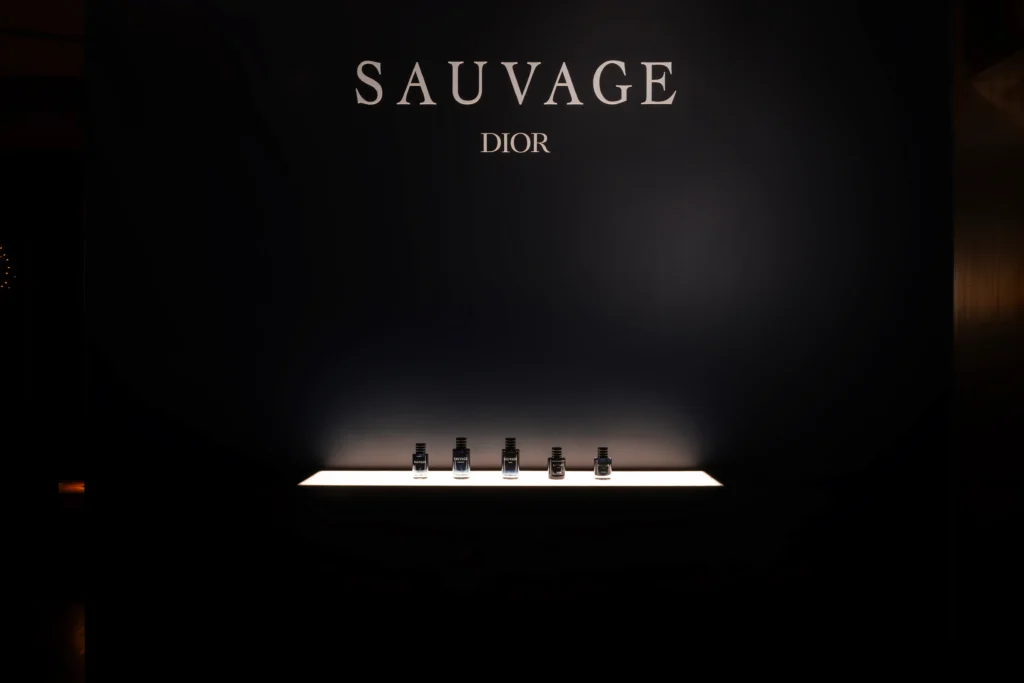 ديور تكشف عن إصدار Sauvage Extrait  الجديد، بتركيبة عطرية أكثر كثافة وعمقاً من توقيع فرانسيس كوركدجيان