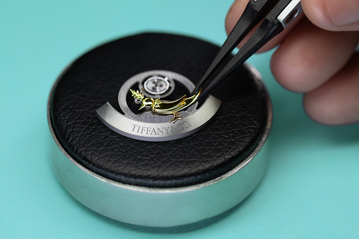 Placing the Bird on the Oscillating weight2 - Tiffany Craft @Tiffany & Co